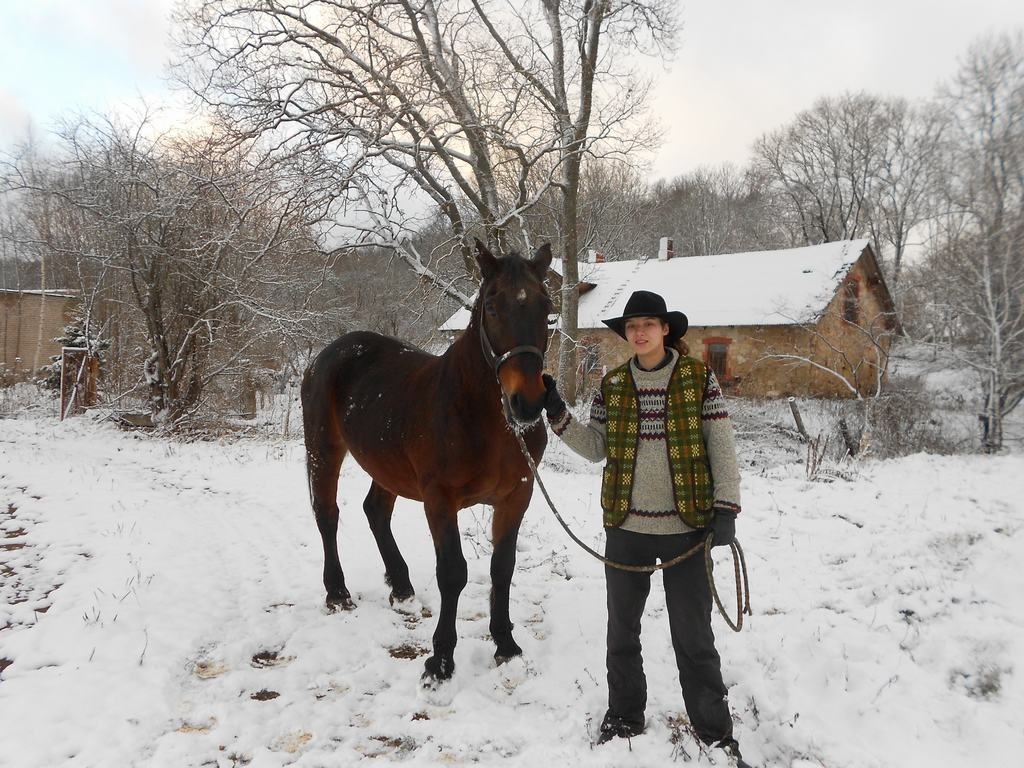 ANNIJA AR RIKSI — nākamā gada talismanu.