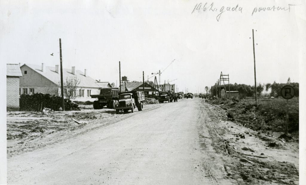 PIRMĀS BARAKAS. 
Autors: no muzeja krājumiem 