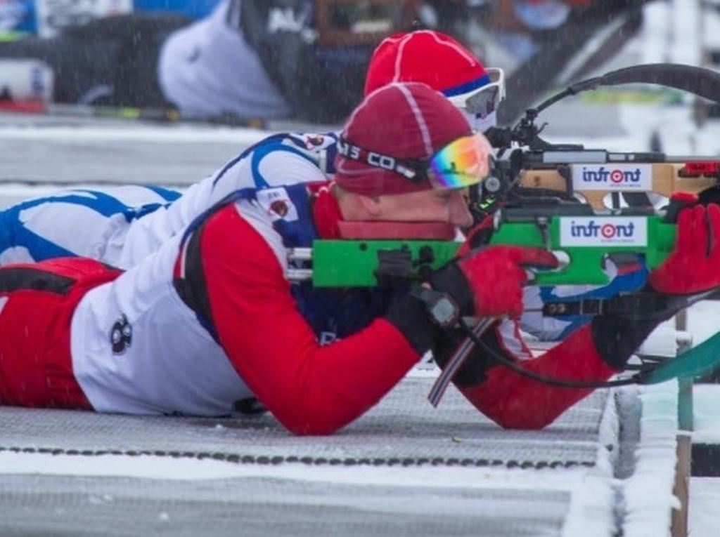 AKTĪVA SEZONA. Pļaviņietim Aleksandram Patrijukam ir iespēja sacen­sties ar labākajiem pasaules biatlonistiem. 

Autors: no Aleksandra Patrijuka albuma