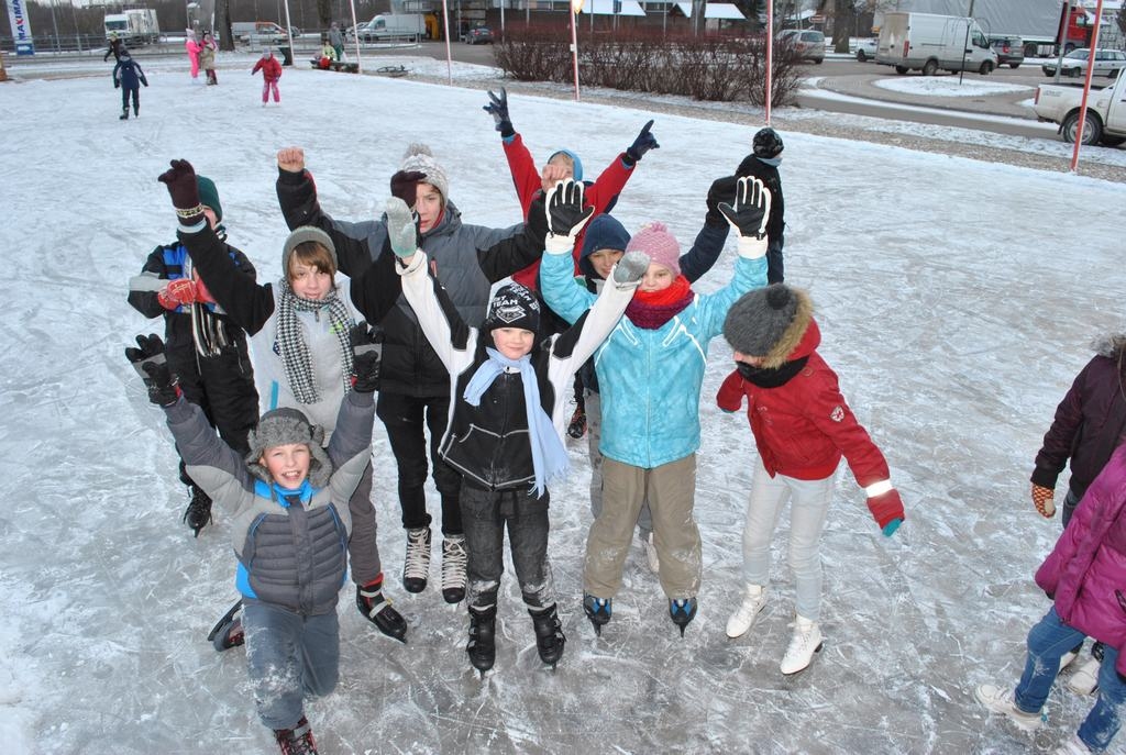 Pēc skolas — uz ledus. Šoziem Kokneses centrs pieder bērniem.
Autors: Imants Kaziļuns