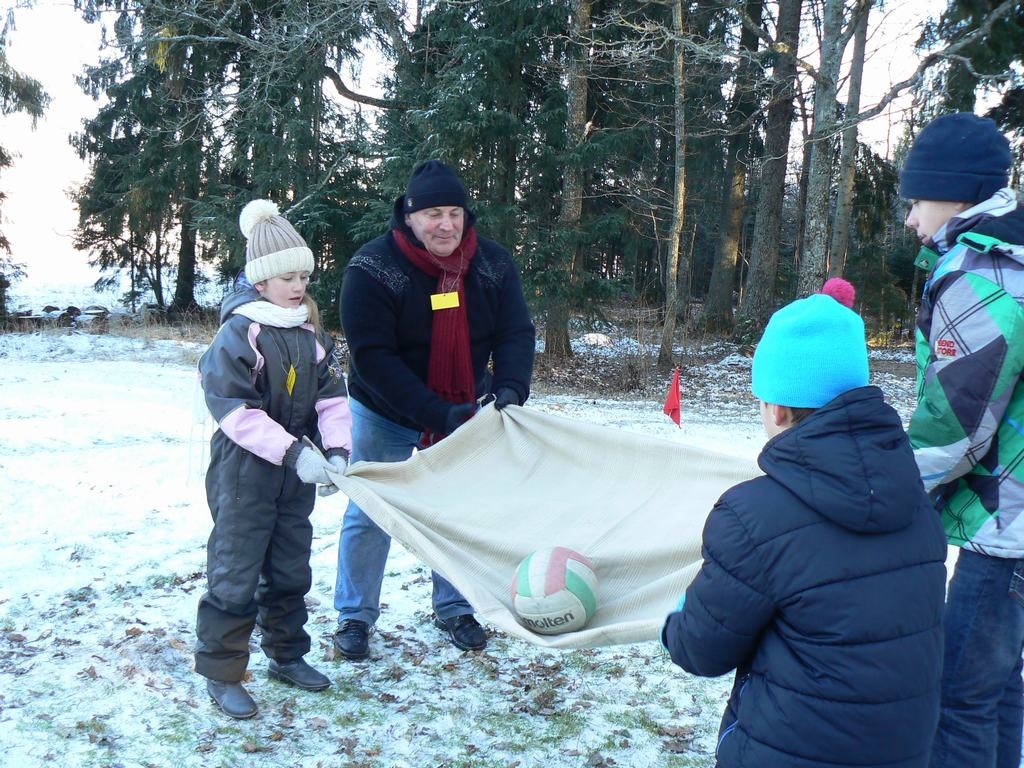 ATCERAS AR CIEŅU. Pasākumā jau trešo reizi piedalījās arī Voldemāra Jākobsona skolēns, Bebru pamatskolas 1970. gada absolvents Andrejs Muraško. Viņš dzīvo Rīgā, bet Bebros viņam pieder nekustamais īpašums. Voldemārs Jākobsons viņam atmiņā palicis kā stingrs skolotājs un liels sporta entuziasts.                                                           
Autors: Dzintra Sniedze