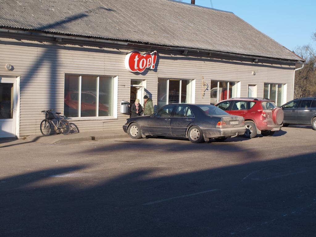 CITS ĪPAŠNIEKS. Skrīveru veikalu no SIA “BAF LTD” ir nopirkusi Smiltenē reģistrētā SIA “Firma Madara 89”, un tas darbojas ar “top!” zīmolu.