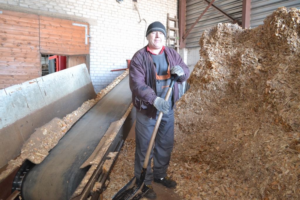 Pieredzējis. Aivars Vovers par kurinātāju strādā jau 17 gadu. 
Autors: Līga Patmalniece