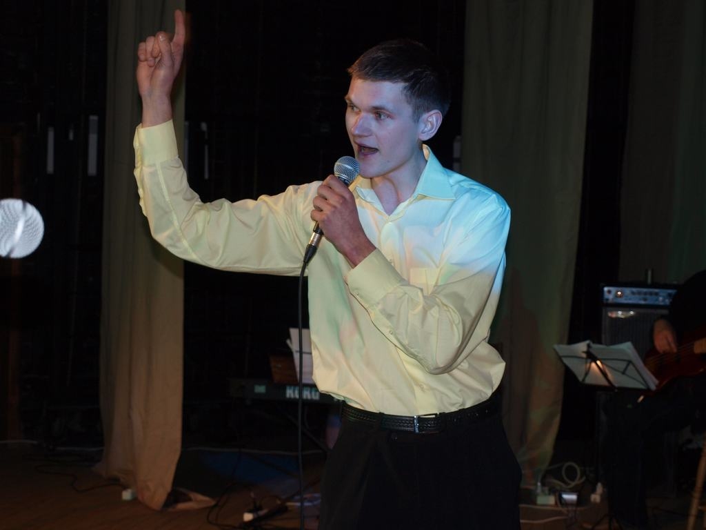 Oskars Zviedris ir neprofesionālo dziedātāju konkursa “Klusie ūdeņi” vairākkārtējs dalībnieks. “Ja viss izdosies, piedalīšos arī šogad,” saka Oskars.      
Autors: no “Staburaga” arhīva