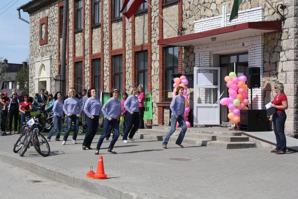 BŪS SILTĀK UN SKAISTĀK. Pasākumi Pļaviņu novada kultūras centrā un pie tā allaž pulcē cilvēkus.    
Autors: no 