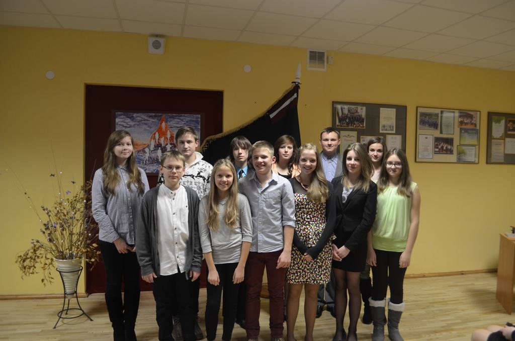 LABAS SEKMES ir vairākiem Aizkraukles novada ģimnāzijas pamatskolēniem. 
Autors: o Aizkraukles novada ģimnāzijas arhīva