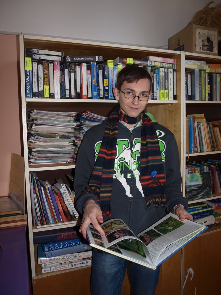 VISPUSĪGS PUISIS. Daudzeses pamatskolas 
9. klases skolēns Lauris Čevers gatavojas Ēnu dienai, kad dosies “ēnot” Latvijas Universitātes Botāniskā dārza direktori Antu Sparinsku. 
Autors: Evita Apiņa