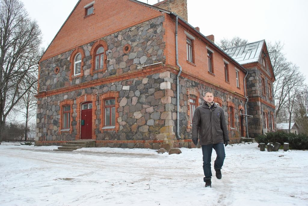 Kokneses vecā pagastmāja. Ziedonis Vilde teic, ka pēc galvenās kāpņutelpas remontēs arī ēkas galos esošās.
Autors: Imants Kaziļuns