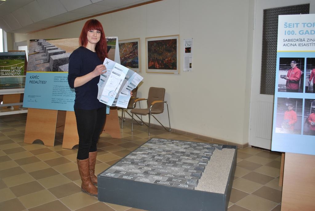 Dāvana Latvijai. Par izstādi stāsta Zane Zariņa, Kokneses TIC konsultante.
Autors: Līga Patmalniece