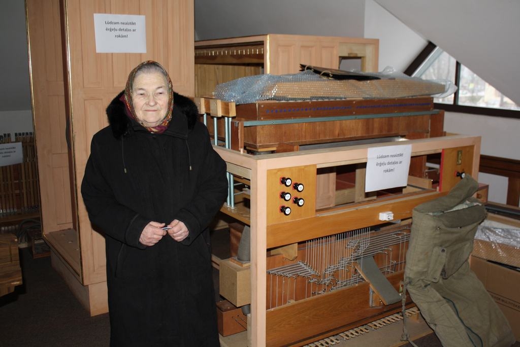 LIELS NOTIKUMS — tā ērģeļu dāvinājumu baznīcai dēvē Helēna Liepiņa un citi draudzes locekļi. 
Autors: Sandra Pumpure
