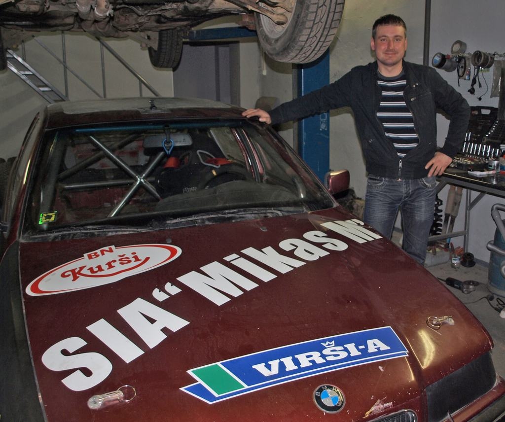 AIZRAUJ KLASISKĀS AUTOMAŠĪNAS. Raivis Galviņš vislabāk jūtas automašīnā ar aizmugures piedziņu.
Autors: Indulis Burka