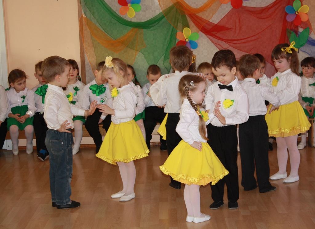 Skanīgi svētki. “Atvasītes” 25. dzimšanas dienu bērni nosvinēja ar dejām un dziesmām.
Autors: Ginta Grincēviča