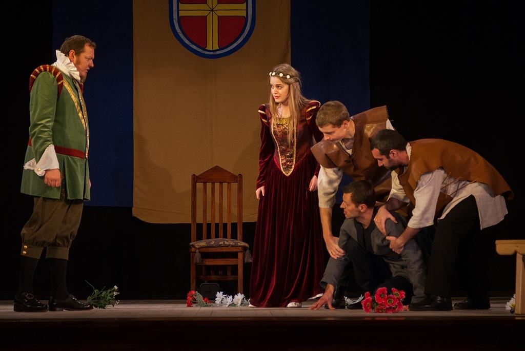 Būs arī Aizkrauklē. Aina no izrādes “Tornis. Teika par Kokneses pili”. Koknesieši ar šo Sandijas Kalniņas lugas iestudējumu 25. aprīlī viesosies Aizkrauklē.       
Autors:  Ainārs Briedis