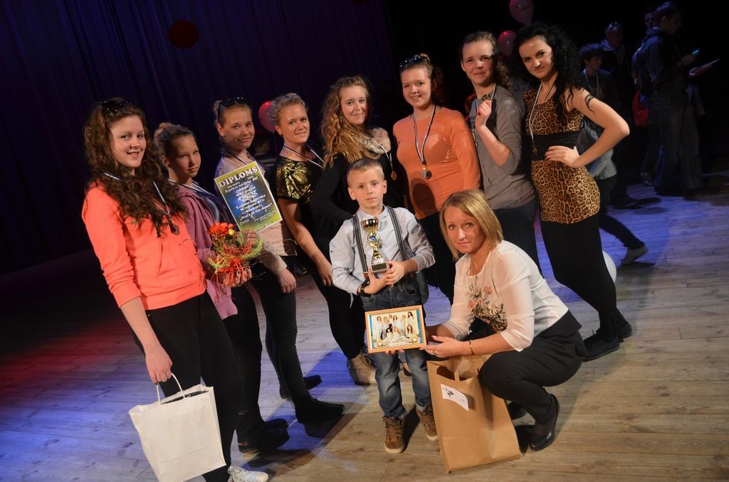 VIENMĒR POZITĪVAS — Pļaviņu deju grupas dalībnieces. 
Autors:  no deju grupas “Pozitīvs” arhīva