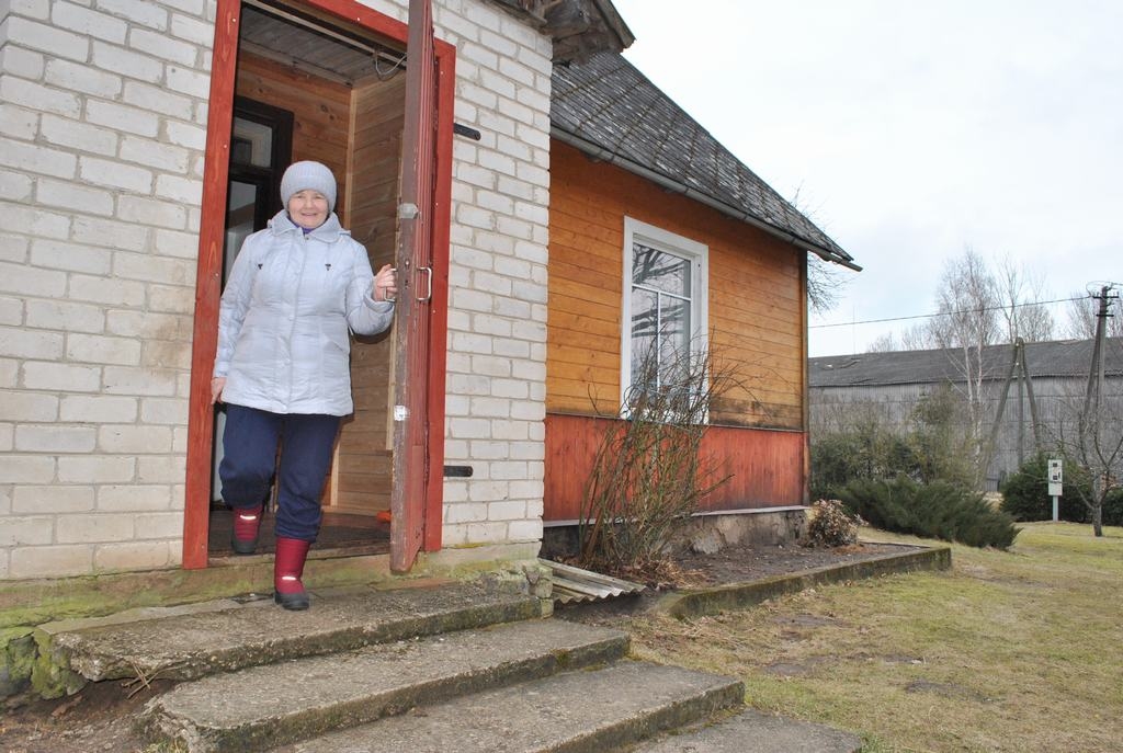 STIPRA UN ATSAUCĪGA. Zalves pagasta “Ģērķēnu” mājas saimniece Anna Veide. 
Autors: Imants Kaziļuns