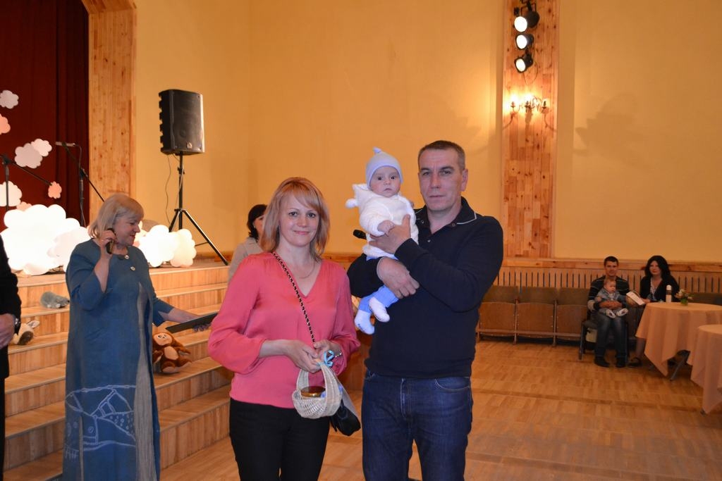 Marks Kurnigins ar ģimenīti. Visjaunākais šajā pulciņā, dzimis pērn 25. decembrī. 
Autors: no Jaunjelgavas novada domes arhīva