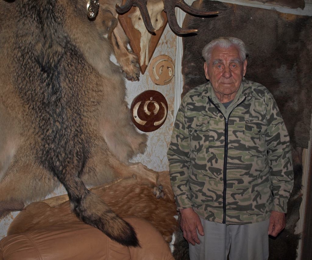 ATMIŅAI. Par piedzīvojumiem medībās Arvīdam Āboliņam atgādina daudzas trofejas.  
Autors: Indulis Burka