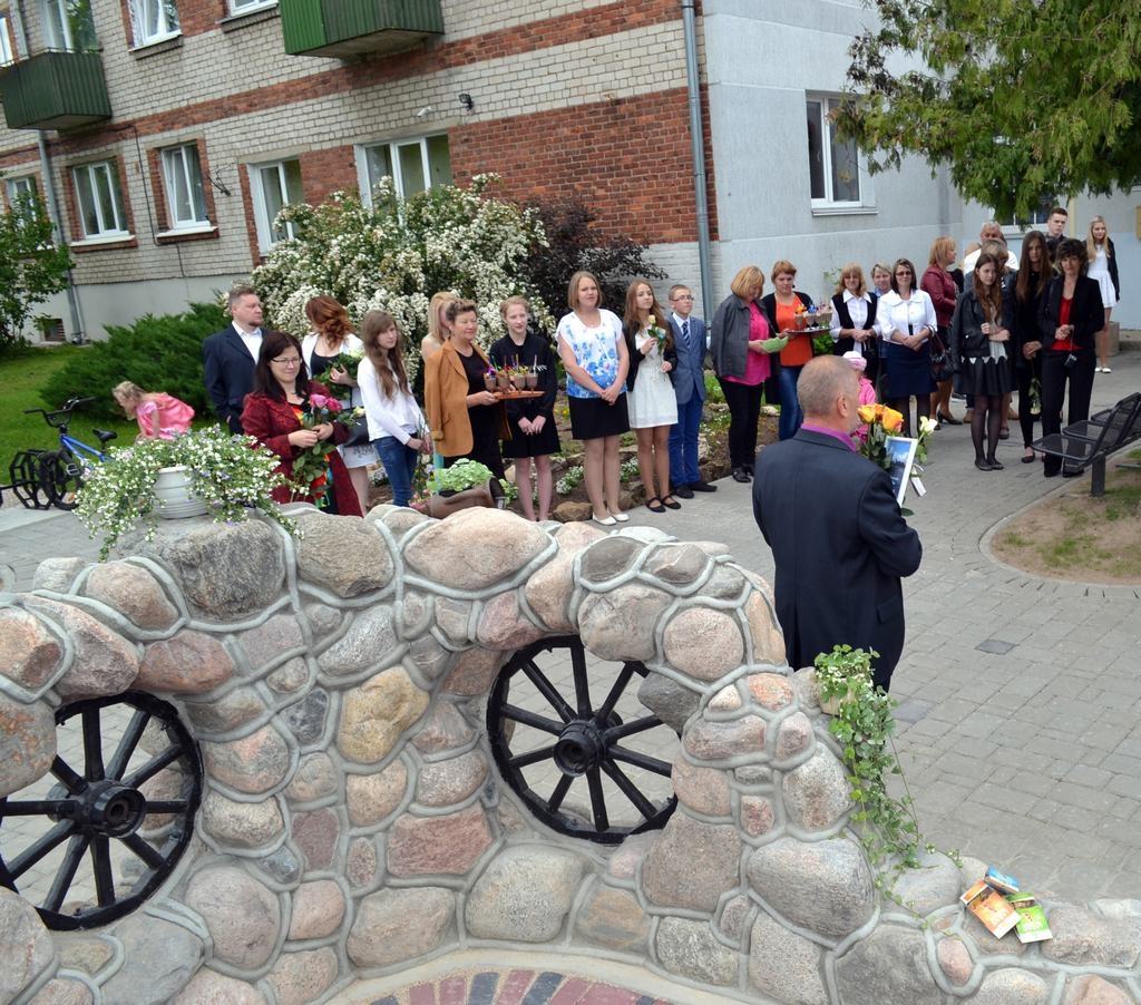 Dāvana pilsētai. Par jauno vides objektu prieks visiem. 
Autors: Līga Patmalniece