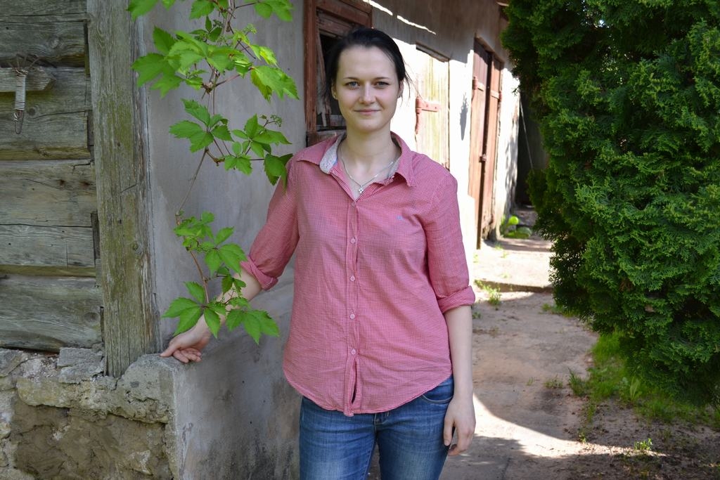 Daudzpusīgām interesēm un labu  humora izjūtu. “Jaunjelgavā man vēl ir daudz ko darīt,” teic Una Arbidāne. 
Autors: Līga Patmalniece