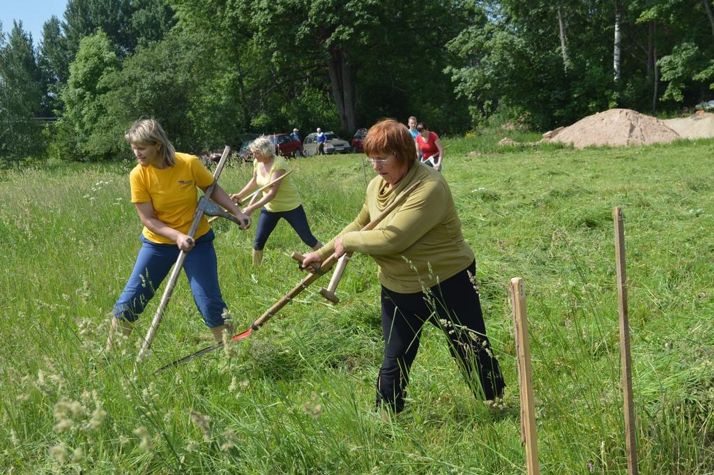 Īvānos sacenšas sievietes. Daiga Kapteine (no kreisās), Sarmīte Norvaiša un Aina Larionova.
Autors: Imants Kaziļuns
