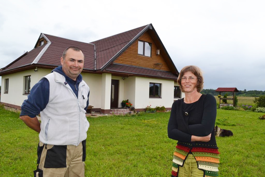 Māja vēju varā. Iveta Krievāne un Aleksandrs Juminovs “Jaunupītes” uzcēluši savām rokām.
Autors: Imants Kaziļuns