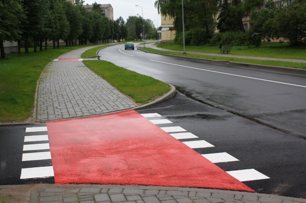 Velosipēdistu drošībai. Aizkrauklē, Spīdolas ielā, velosipēdistu ceļa iezīmējumi palīdzēs satiksmes drošībai.
Autors: Ginta Grincēviča