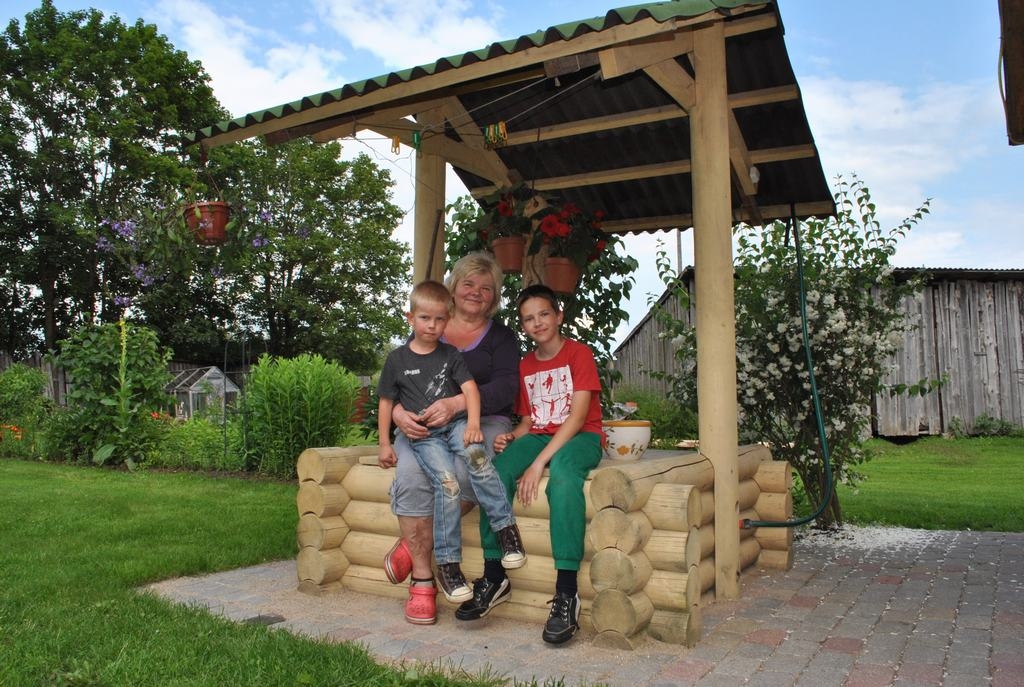 Ar mazdēliem. Zanda, Bruno un Arvīds. 
Autors: Līga Patmalniece