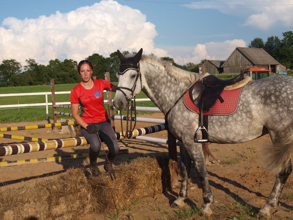 KUR GARDUMIŅŠ? Izjādes laikā Līga savus mīluļus allaž pacienā ar kādu kārumu. 
Autors: Sandra Pumpure