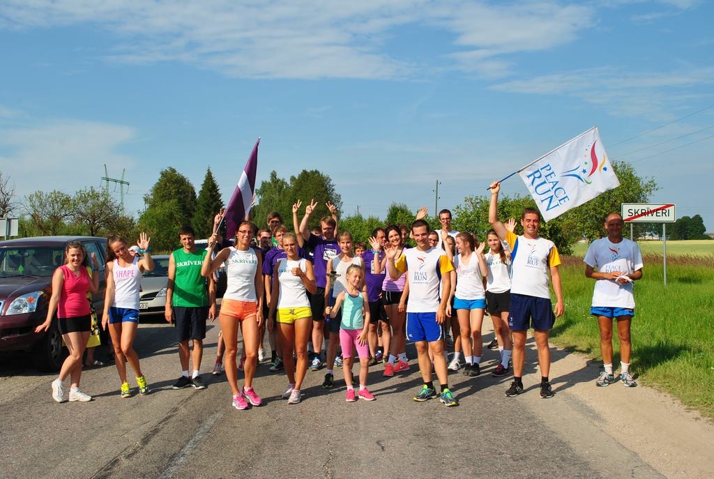 Sagaida skrīverieši. Pēc aptuveni 100 kilometru distances skrējējus sagaida Skrīveru novadā.
Autors: Līga Patmalniece