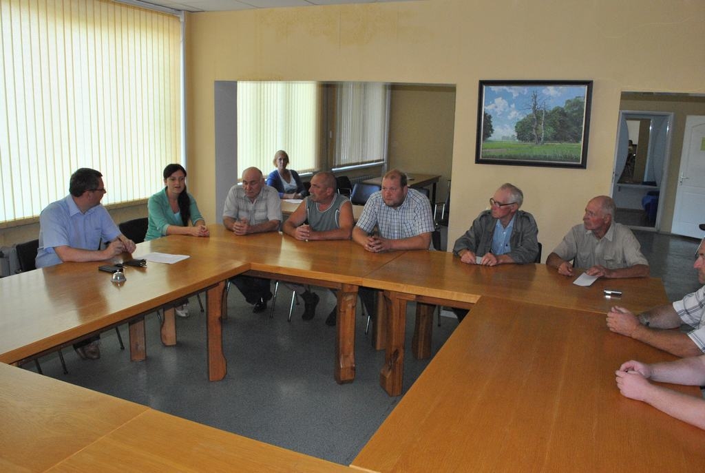 GATAVI RĪKOTIES. Kokneses apkaimes mednieki ir neizpratnē, kāpēc atbildīgie dienesti bīstamo slimību ielaiduši tik dziļi valsts vidienē.  
Autors: Indulis Burka