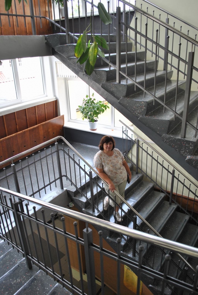 Drošībai un arī nedarbiem. Latviešu valodas un literatūras skolotājai un novadpētniecei Dainai Vancānei — Viļumai ir labi zināms kāpņu margu dažādais lietojums.