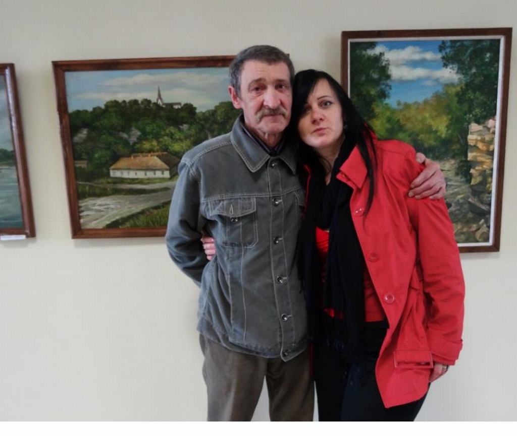 Tēvs un meita. Kristīne un Pāvils Karps viņa gleznu izstādes atklāšanā Koknesē.
Autors: no Kristīnes Lagzdiņas albuma