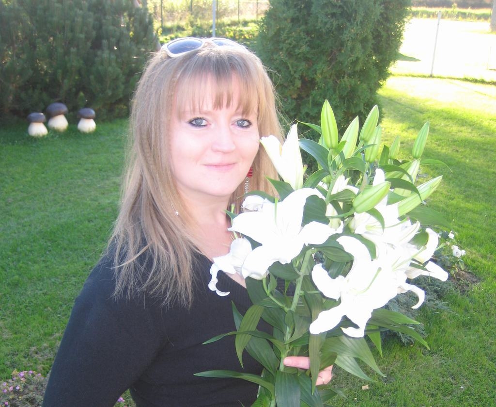 Lilija no pašas dārza. Puķu audzēšana ir Ivetas brīvo stundu vaļasprieks.                                            
Autors: no jubilāres albuma