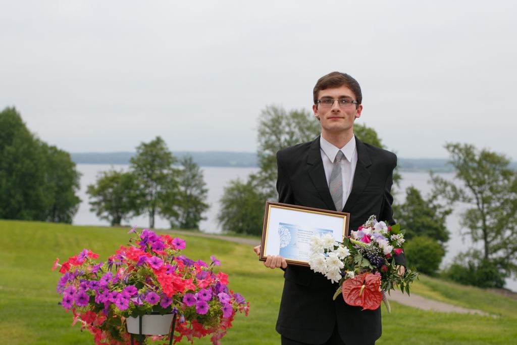 Gunārs Svenčs pēc stipendijas saņemšanas labdarības koncertā 2014. gada 1. jūnijā. 
Autors: no personīgā albuma