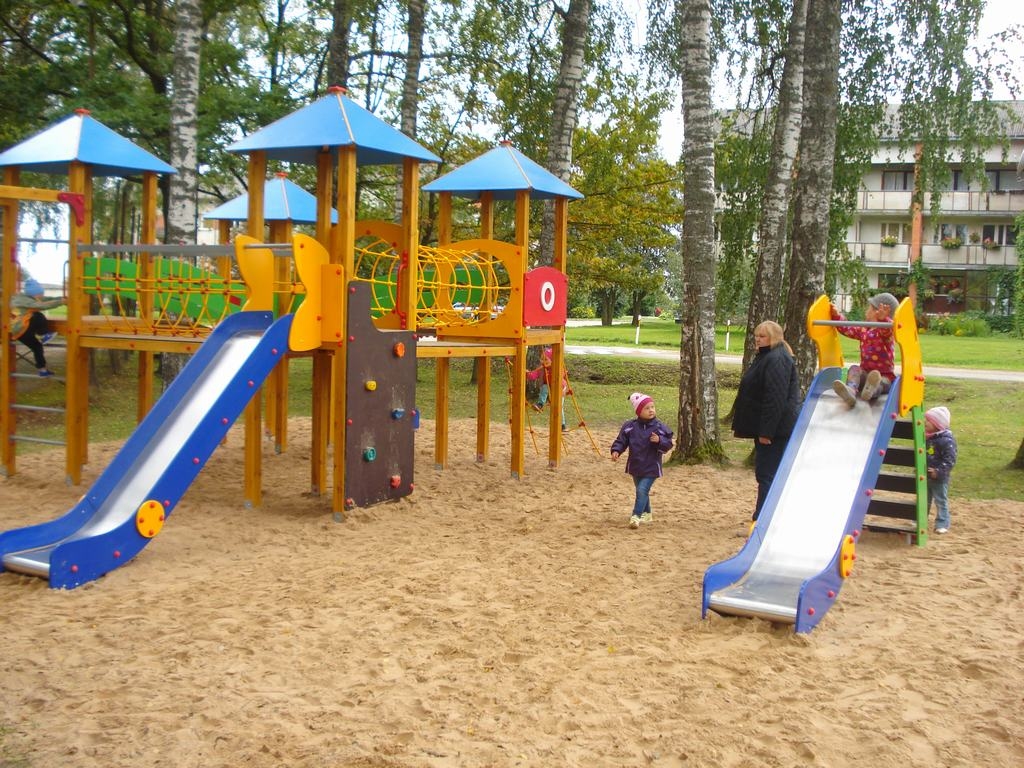 Kā novēroja “Staburags”, rotaļu laukumu jau kopš tā ierīkošanas aktīvi izmanto apkaimes bērni.
Autors: Silvija Karpoviča