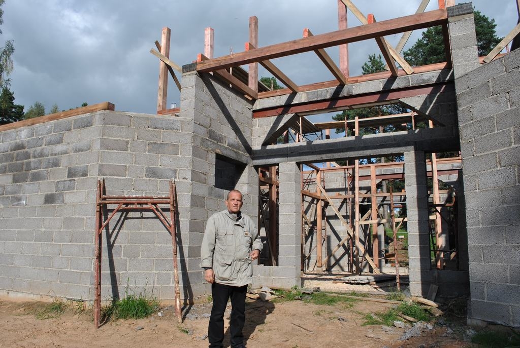 DARBA VĒL DAUDZ. Šajā daļā paredzēta aizgājēju izvadīšana — stāsta Juris Ikaunieks. 