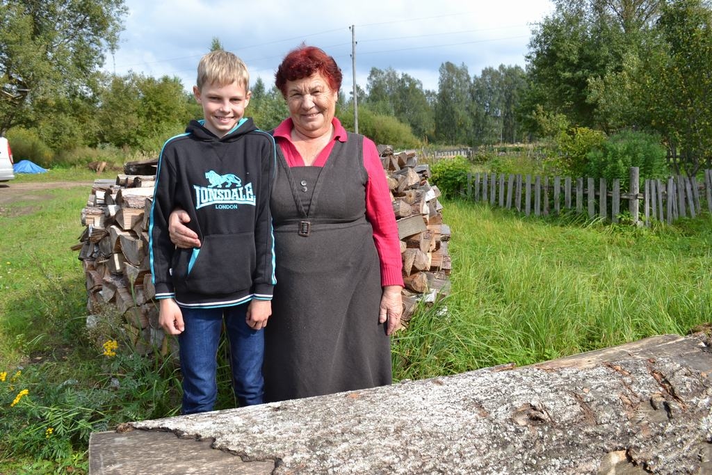 NAUDĀ NEIZSVĒRT.  “Esmu bagāta — man ir divas meitas, pieci mazbērni un septiņi mazmazbērni,” saka Nadežda Remeiķe. “Arī labi kaimiņi. Kaimiņzēns Toms Gaigalnieks vienmēr palīdz, ja vajadzīgs.” 
Autors: Guna Mikasenoka