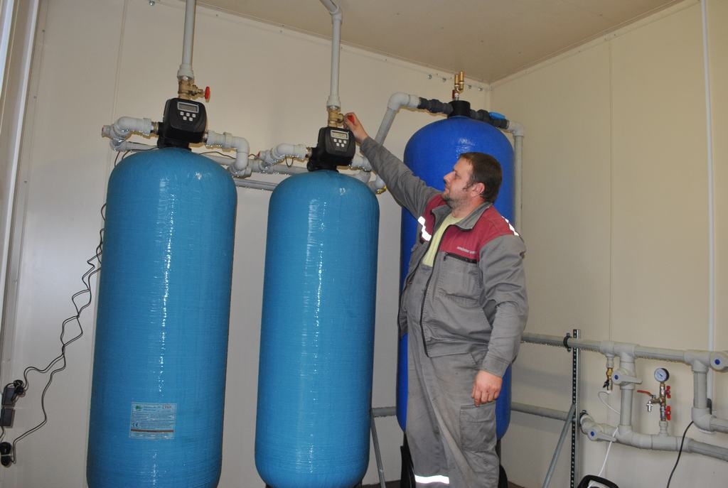 Iekārtai ir automātiskā skalošana, kas paredz mazāk darba tās apkopē. Sanitārtehniķis Jānis Lavrenovs uzrauga stacijas darbību.
Autors: Imants Kaziļuns