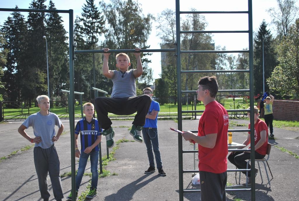 Cīnās līdz spēka izsīkumam. Jaunieši ieradās kuplā skaitā un viens otru atbalstīja uzmundrinot.
Autors: Ginta Grincēviča