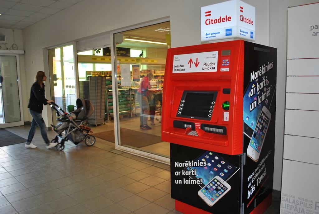 Tikai darba laikā. Atšķirībā no pārējiem Aizkrauklē esošajiem bankomātiem, kas ir ārpus telpām, “Citadeles” jaunais bankomāts darbosies tikai veikala darba laikā.                                                     
Autors: Guna Mikasenoka