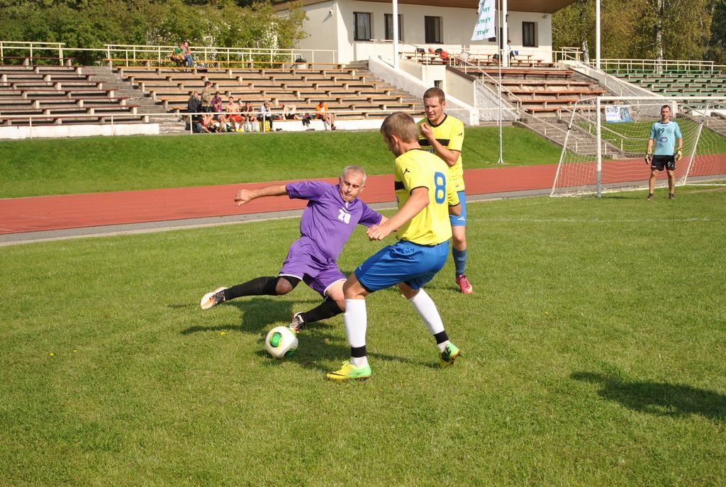 Par trešo vietu cīnījās pašmāju vienības “Veterāni” un “Vienalga”.
Autors: Ginta Grincēviča