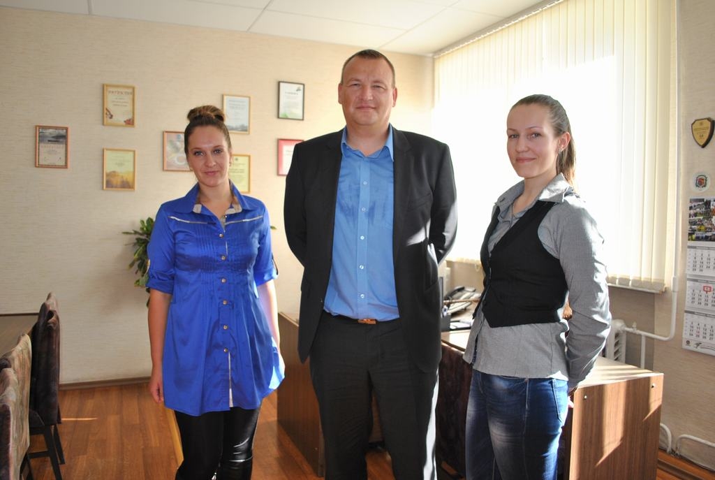 Jaunais Aizkraukles policijas iecirkņa priekšnieks kopā ar kolēģēm. Lietvede Ilze Siliņa (pa kreisi), Renārs Dreijers un vecākā lietvede Sindija Kalniņa.