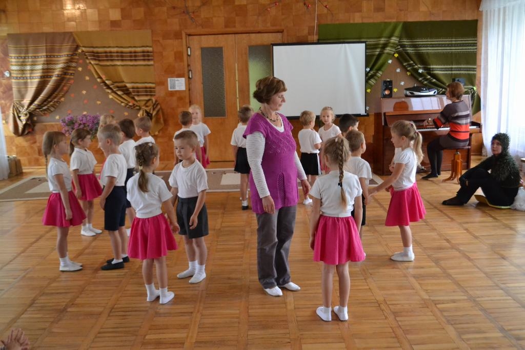 PII “Zīlīte” grupiņas “Pienenīte” bērni savā priekšnesumā gan dziedāja, gan dejoja.
Autors: Ginta Grincēviča