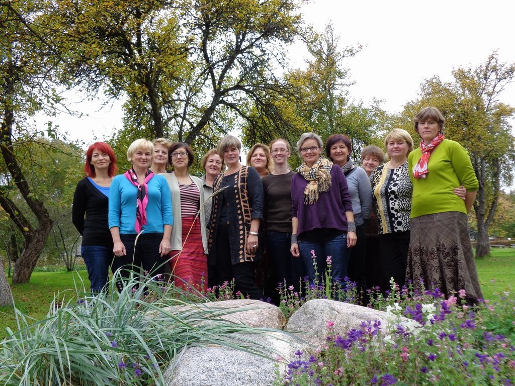 Studijas “Putnukalns” dalībnieces sesto darbības sezonu sākot. 	
Autors: no studijas arhīva