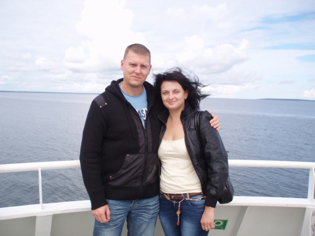 BRĪVO LAIKU PAVADA AR ĢIMENI. Ilmārs Trumekalns kopā ar sievu Inesi uz kuģa atpūtas braucienā ceļā uz Sāremā.                                                                                
Autors: no Ilmāra Trumekalna albuma 