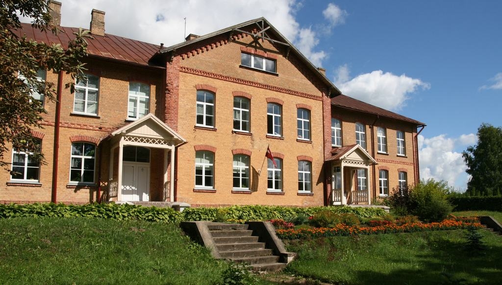 Sunākstes pamatskolas šodien.