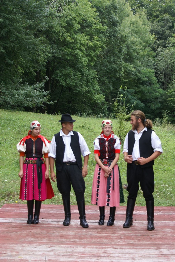 KONCERTS BRĪVDABĀ. Transilvānijā ar lielu rūpību tiek koptas folkloras tradīcijas. 