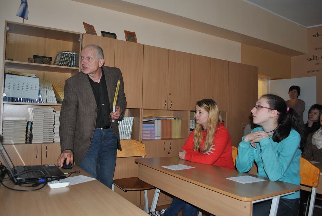 Dainis Īvāns bija sagatavojjis arī prezentāciju par Atmodas laika notikumiem.