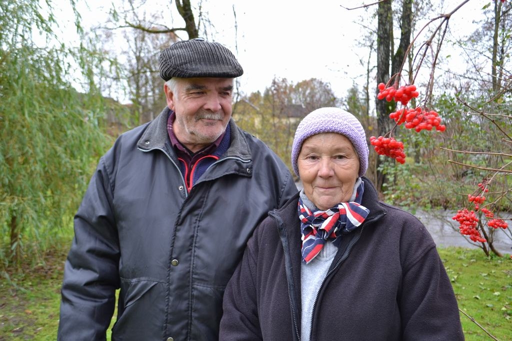 Kopā jau 49 gadus. Skrīveriete Ingrīda ar vīru Jāni Viesturu vakar svinēja kāzu gadadienu, savukārt rīt atzīmēs savu 70. dzimšanas dienu.                                           
Autors: Imants Kaziļuns