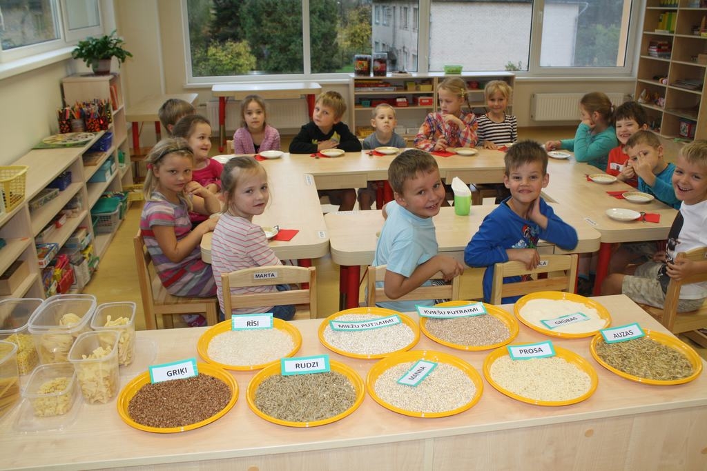 PUTRA IR GARŠĪGA! Mazie koknesieši putru ēd labprāt. 

Autors: no Kokneses pirmsskolas izglītības iestādes 